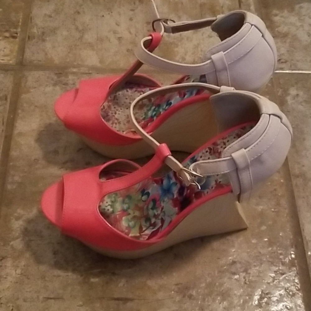Shoes - Picture 2 of 3